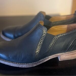 Black Leather Slip-On Loafers with Decorative Stitching